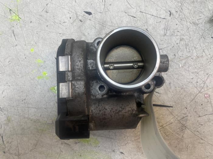 Gebruikte Gasklephuis Ford Fiesta 6 (JA8) 1.25 16V Prijs € 35,00 Margeregeling aangeboden door Autodemontage van de Laar