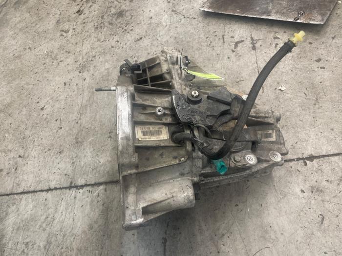 Gebruikte Versnellingsbak Renault Scénic III (JZ) 1.6 16V Prijs € 350,00 Margeregeling aangeboden door Autodemontage van de Laar