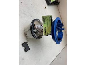 Gebruikte Benzinepomp Volkswagen Polo VI (AW1) 1.0 TSI 12V Prijs € 60,00 Margeregeling aangeboden door Autodemontage van de Laar