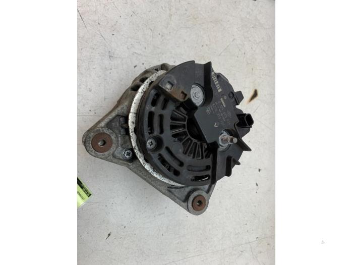 Gebruikte Alternator Renault Clio III (BR/CR) 1.4 16V Prijs € 50,00 Margeregeling aangeboden door Autodemontage van de Laar