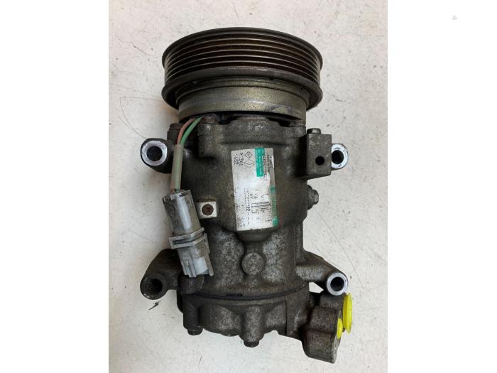 Gebruikte Aircopomp Renault Clio III (BR/CR) 1.4 16V Prijs € 100,00 Margeregeling aangeboden door Autodemontage van de Laar