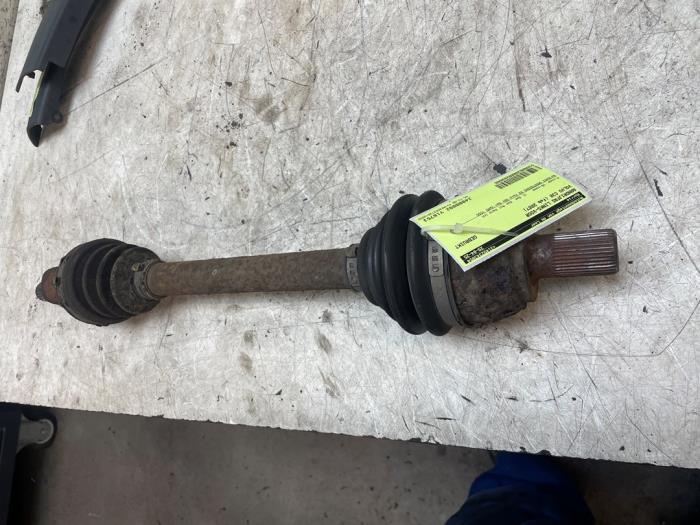 Gebruikte Aandrijfas links-voor Volvo C30 (EK/MK) 1.6 16V Prijs € 50,00 Margeregeling aangeboden door Autodemontage van de Laar