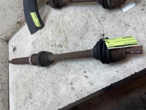 Gebruikte Aandrijfas rechts-voor Volvo C30 (EK/MK) 1.6 16V Prijs € 50,00 Margeregeling aangeboden door Autodemontage van de Laar