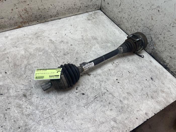 Gebruikte Aandrijfas links-voor Skoda Yeti (5LAC) 1.2 TSI 16V Prijs € 50,00 Margeregeling aangeboden door Autodemontage van de Laar