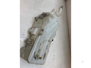 Gebruikte Ruitensproeiertank voor Mitsubishi Colt (Z2/Z3) 1.3 16V Prijs € 25,00 Margeregeling aangeboden door Autodemontage van de Laar