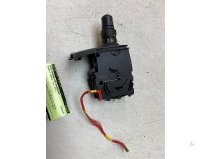 Gebruikte Pinker Schakelaar Renault Kangoo Express (FW) 1.5 dCi 90 FAP Prijs € 25,00 Margeregeling aangeboden door Autodemontage van de Laar