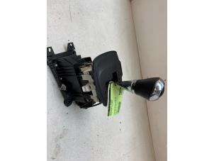 Gebruikte Selectiehendel automaat Toyota Aygo (B40) 1.0 12V VVT-i Prijs € 75,00 Margeregeling aangeboden door Autodemontage van de Laar