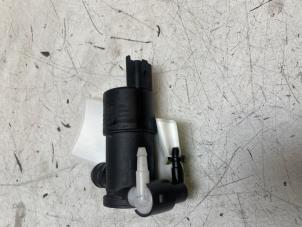 Gebruikte Ruitensproeierpomp voor Opel Corsa F (UB/UH/UP) Electric, Corsa-e 50kWh Prijs € 15,00 Margeregeling aangeboden door Autodemontage van de Laar