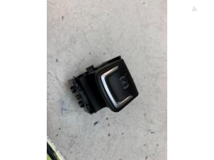 Gebruikte Handrem schakelaar Opel Corsa F (UB/UH/UP) Electric, Corsa-e 50kWh Prijs € 25,00 Margeregeling aangeboden door Autodemontage van de Laar