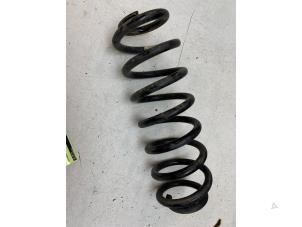 Gebruikte Veerschroef achter Volkswagen Tiguan (AD1) 1.5 TSI 16V Evo BlueMotion Technology Prijs € 30,00 Margeregeling aangeboden door Autodemontage van de Laar