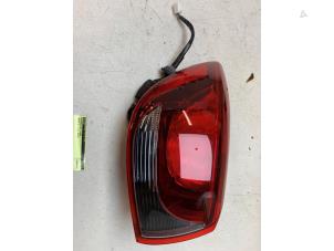 Gebruikte Achterlicht links Mazda 2 (DJ/DL) 1.5 SkyActiv-G 90 Prijs € 100,00 Margeregeling aangeboden door Autodemontage van de Laar