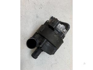 Gebruikte Extra waterpomp Renault Trafic (1FL/2FL/3FL/4FL) 2.0 dCi 16V 120 Prijs € 40,00 Margeregeling aangeboden door Autodemontage van de Laar