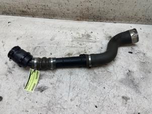 Gebruikte Intercooler Buis Renault Megane IV Estate (RFBK) 1.5 Energy dCi 110 Prijs € 70,00 Margeregeling aangeboden door Autodemontage van de Laar