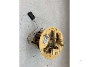 Gebruikte Tank element Pomp Renault Trafic (1FL/2FL/3FL/4FL) 2.0 dCi 16V 120 Prijs € 75,00 Margeregeling aangeboden door Autodemontage van de Laar