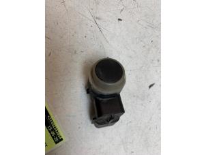 Gebruikte PDC Sensor Renault Trafic (1FL/2FL/3FL/4FL) 2.0 dCi 16V 120 Prijs € 25,00 Margeregeling aangeboden door Autodemontage van de Laar