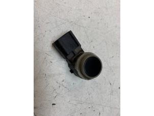 Gebruikte PDC Sensor Renault Trafic (1FL/2FL/3FL/4FL) 2.0 dCi 16V 120 Prijs € 25,00 Margeregeling aangeboden door Autodemontage van de Laar