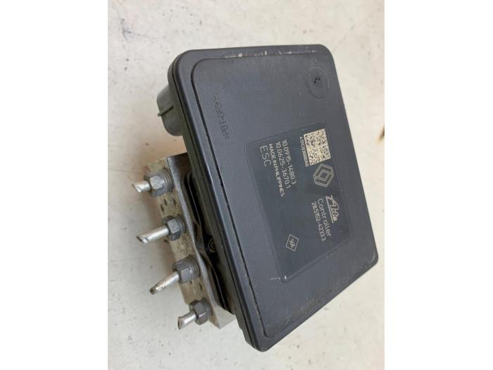 Gebruikte ABS Pomp Renault Megane IV Estate (RFBK) 1.5 Energy dCi 110 Prijs € 125,00 Margeregeling aangeboden door Autodemontage van de Laar