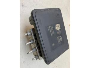 Gebruikte ABS Pomp Renault Megane IV Estate (RFBK) 1.5 Energy dCi 110 Prijs € 125,00 Margeregeling aangeboden door Autodemontage van de Laar