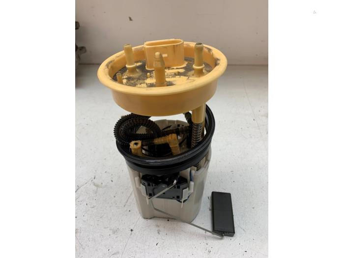 Gebruikte Benzinepomp Volkswagen Polo V (6R) 1.4 TDI DPF BlueMotion technology Prijs op aanvraag aangeboden door Autodemontage van de Laar