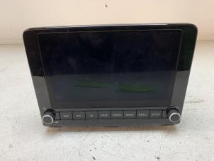 Gebruikte Display Multi Media regelunit Kia Stonic (YB) 1.0i T-GDi 12V Eco-Dynamics+ Prijs € 400,00 Margeregeling aangeboden door Autodemontage van de Laar