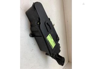 Gebruikte Additatief tank Peugeot Partner Tepee (7A/B/C/D/E/F/G/J/P/S) 1.6 HDiF 90 16V Phase 1 Prijs op aanvraag aangeboden door Autodemontage van de Laar