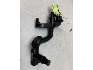 Gebruikte Waterpijp Peugeot Partner Tepee (7A/B/C/D/E/F/G/J/P/S) 1.6 HDiF 90 16V Phase 1 Prijs € 45,00 Margeregeling aangeboden door Autodemontage van de Laar