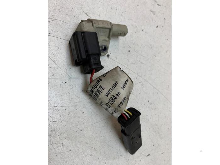 Gebruikte Nokkenas Sensor Peugeot Partner Tepee (7A/B/C/D/E/F/G/J/P/S) 1.6 HDiF 90 16V Phase 1 Prijs € 50,00 Margeregeling aangeboden door Autodemontage van de Laar