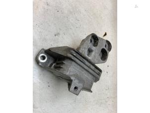 Gebruikte Motorrubber Mercedes A (W176) 1.6 A-180 16V Prijs € 25,00 Margeregeling aangeboden door Autodemontage van de Laar