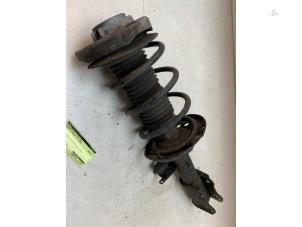 Gebruikte Mac Phersonpoot links-voor Mercedes A (W176) 1.6 A-180 16V Prijs € 85,00 Margeregeling aangeboden door Autodemontage van de Laar