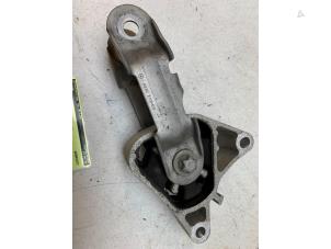 Gebruikte Motorrubber Mercedes A (W176) 1.6 A-180 16V Prijs € 30,00 Margeregeling aangeboden door Autodemontage van de Laar