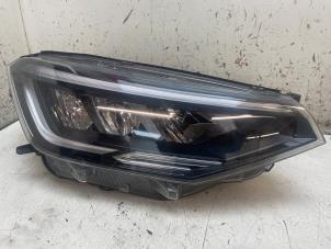Gebruikte Koplamp rechts Volkswagen Taigo 1.0 TSI 110 12V Prijs € 750,00 Margeregeling aangeboden door Autodemontage van de Laar
