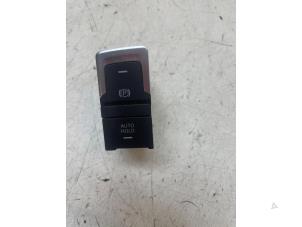 Gebruikte Handrem schakelaar Volkswagen Golf Sportsvan (AUVS) 1.2 TSI 16V BlueMOTION Prijs € 25,00 Margeregeling aangeboden door Autodemontage van de Laar