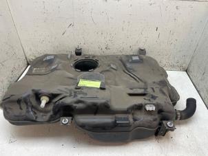 Gebruikte Tank Mercedes CLA (117.3) 1.6 CLA-180 16V Prijs € 150,00 Margeregeling aangeboden door Autodemontage van de Laar