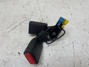 Gebruikte Veiligheidsgordel Insteek links-achter Mercedes CLA (117.3) 1.6 CLA-180 16V Prijs € 30,00 Margeregeling aangeboden door Autodemontage van de Laar