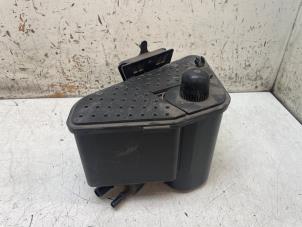 Gebruikte Koolstoffilter Mercedes CLA (117.3) 1.6 CLA-180 16V Prijs € 50,00 Margeregeling aangeboden door Autodemontage van de Laar