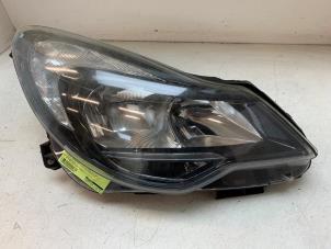 Gebruikte Koplamp rechts Opel Corsa D 1.2 16V Prijs € 100,00 Margeregeling aangeboden door Autodemontage van de Laar
