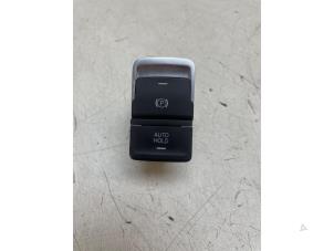 Gebruikte Schakelaar handrem Volkswagen Golf VII (AUA) 1.4 TSI 16V Prijs € 20,00 Margeregeling aangeboden door Autodemontage van de Laar