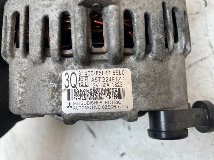 Dynamo van een Opel Agila (B) 1.0 12V 2012