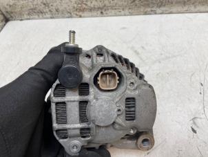 Dynamo van een Opel Agila (B) 1.0 12V 2012