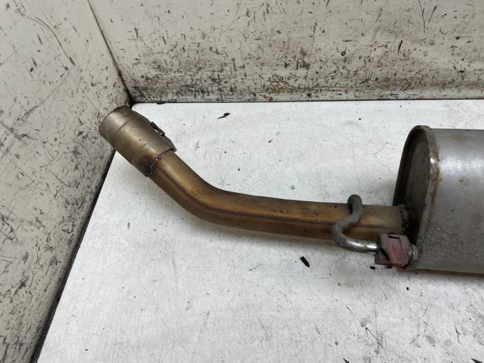 Uitlaat Einddemper van een Opel Adam 1.4 16V Bi-Fuel Ecoflex 2018