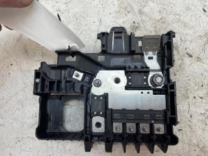 Gebruikte Zekeringkast Opel Adam 1.4 16V Bi-Fuel Ecoflex Prijs € 25,00 Margeregeling aangeboden door Autodemontage van de Laar