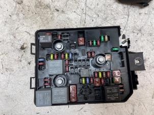 Gebruikte Zekeringkast Opel Adam 1.4 16V Bi-Fuel Ecoflex Prijs € 50,00 Margeregeling aangeboden door Autodemontage van de Laar