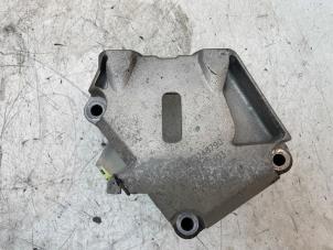 Gebruikte Motorsteun Opel Adam 1.4 16V Bi-Fuel Ecoflex Prijs € 25,00 Margeregeling aangeboden door Autodemontage van de Laar