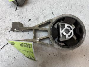 Gebruikte Motorsteun Opel Adam 1.4 16V Bi-Fuel Ecoflex Prijs € 25,00 Margeregeling aangeboden door Autodemontage van de Laar