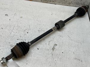 Gebruikte Aandrijfas rechts-voor Opel Adam 1.4 16V Bi-Fuel Ecoflex Prijs € 50,00 Margeregeling aangeboden door Autodemontage van de Laar