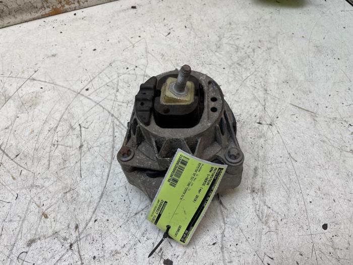 Gebruikte Motorrubber BMW 1 serie (F20) 114d 1.5 12V TwinPower Prijs € 25,00 Margeregeling aangeboden door Autodemontage van de Laar