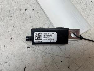 Gebruikte Antenne Versterker Tesla Model Y (5YJY) Long Range,Performance Prijs € 30,25 Inclusief btw aangeboden door Autodemontage van de Laar