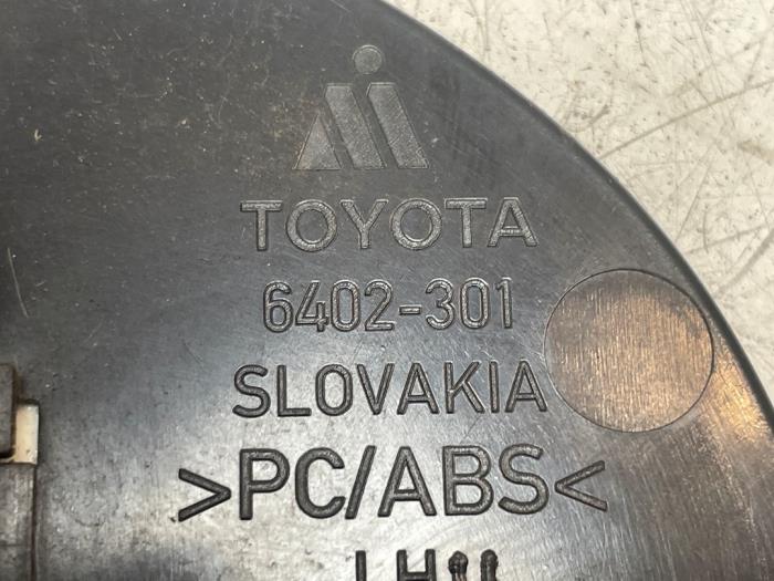 Spiegelglas links van een Toyota Yaris III (P13) 1.33 16V Dual VVT-I 2012