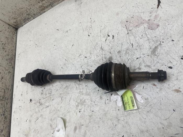 Gebruikte Steekas links-voor Toyota Yaris III (P13) 1.33 16V Dual VVT-I Prijs € 50,00 Margeregeling aangeboden door Autodemontage van de Laar