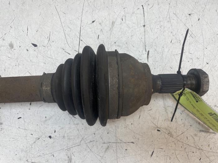 Aandrijfas links-voor van een Peugeot 5008 I (0A/0E) 1.6 THP 16V 2014